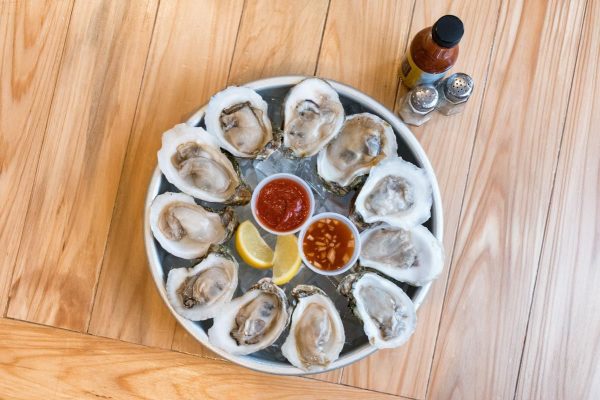 Best Oysters in St. Augustine - St. Augustine Seafood Company - Raw oysters with fixings