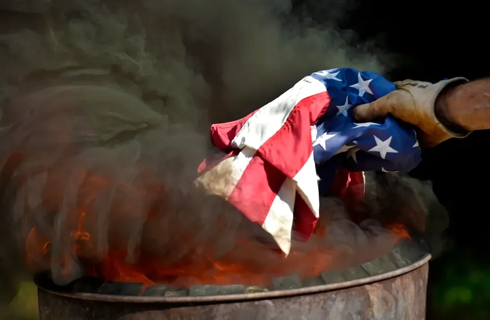 How to Properly Dispose of the Stars and Stripes