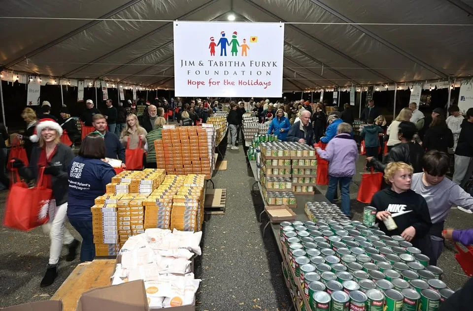How St. Johns County Gives Back During the Holidays