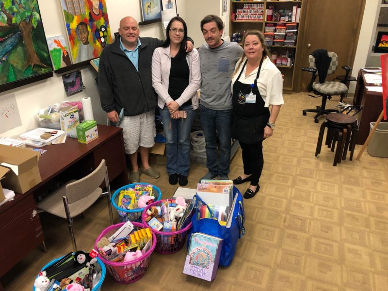 The Mett family of Yulee Donates to Art with a Heart in Healthcare